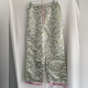 NWOT Mercer & Madison woman’s lounge pants and slippers. Size M